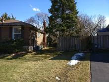 Interior Neighbourhood: shallow backyard